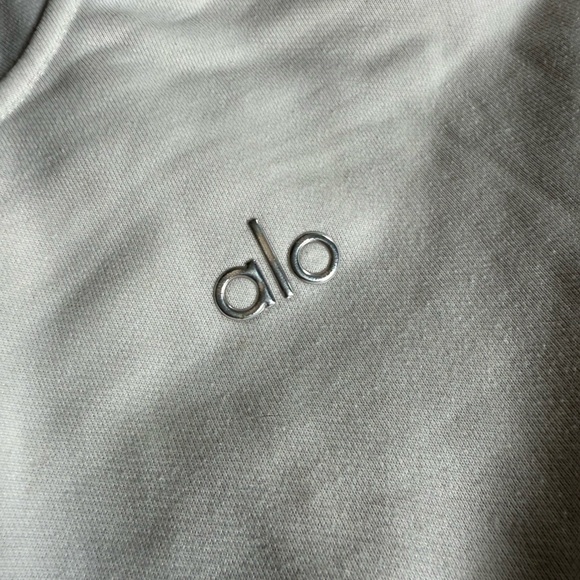 ALO Yoga Off-White Sweatshirt - Picture 2 of 3